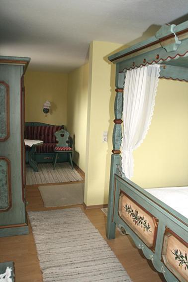 Hotel Bayerischer Hof Rehlings Weißensberg Habitación foto